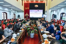 Cérémonie de présentation de la campagne d’informations spéciales sur la victoire de Diên Biên Phu sur le journal Nhân Dân. 