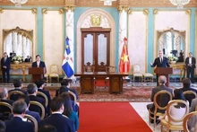 Le PM vietnamien et le président de la République dominicaine donnent une conférence de presse conjointe