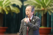 Le professeur Dang Luong Mo a proposé des idées pour attirer les talents de la communauté vietnamienne à l'étranger. Photo : BPL.