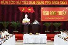 Le Premier ministre Pham Minh Chinh travaille avec des responsables de la province de Binh Thuan. Photo: VNA