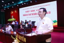 Le Président de l'Assemblée nationale (AN) Vuong Dinh Huê prend la parole lors de la rencontre. Photo : VNA.