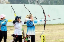 Les tireuses à l’arc en compétition aux 9es Jeux sportifs nationaux. Photo : CVN/VNA.