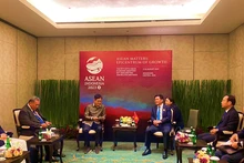 Le ministre vietnamien de l’Industrie et du Commerce, Nguyên Hông Diên, reçoit le président de la KADIN, Arsjad Rasjid. Photo : Congthuong.vn