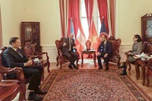 L’ambassadeur vietnamien, Nguyên Trung Kiên, reçoit le président de la Chambre de commerce et d’industrie slovaque, Ales Cantarutti. Photo : baoquocte.