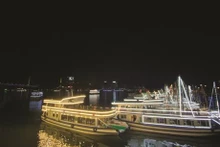 La “Rue nocturne de yachts“ est le premier produit touristique unique de la stratégie de développement de l’économie nocturne de Quang Ninh. 