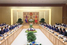 Entretien entre les Premiers ministres vietnamien et cambodgien. Photo : VNA.