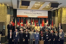 Les membres du Conseil exécutif et des responsables des 21 pays membres et des délégués invités lors de l'événement. Photo : VNA.
