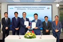 La cérémonie de signature a eu lieu à Tokyo, au Japon, en présence du PDG de KITZ Corporation, Makoto Kohno, du vice-président exécutif de FPT Corporation et PDG de FPT Software, Pham Minh Tuan, et des cadres supérieurs des deux parties. Photo : nhandan.vn