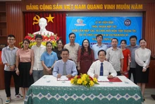 L’Union des organisations d’amitié de la province de Quang Trị et l’organisation Children of Vietnam ont signé un protocole d’accord de coopération pour la période 2024-2028. Photo : thoidai.com.vn