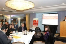 Le ministre Nguyen Hong Dien au forum visant à renforcer la collaboration Vietnam-Canada dans les secteurs de la production et de l'énergie. Photo : VNA.