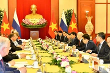 Entretien entre le Secrétaire général du PCV, Nguyên Phu Trong, et le Président du Parti Russie unie et vice-président du Conseil de Sécurité de la Russie, Dmitry Medvedev. Photo : NDEL.