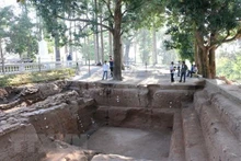 Fouilles archéologiques dans la cour de la pagode Linh Son Cô Tu, dans le vestige national spécial de Óc Eo-Ba Thê, dans le district de Thoai Son, province de An Giang. Photo : VNA.