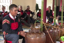 L’originalité de la cérémonie de bénédiction d’une nouvelle maison chez les Ê Dê à Dak Lak