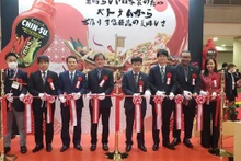La cérémonie de lancement de la collection d'épices Chin-su de Masan au Foodex Japan 2023. Photo : VNA.