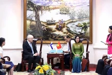 La vice-présidente du Comité populaire provincial de Dông Nai, Nguyên Thi Hoàng, a reçu l’ambassadeur Keijo Norvanto. Photo : baodongnai.