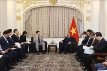 Le Président Nguyên Xuân Phuc (à droite) rencontre le président du groupe Hyosung, Cho Hyun Joon. Photo : VNA.