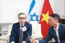 L’ambassadeur du Vietnam en Israël, Ly Duc Trung, répond aux questions du correspondant de l’Agence vietnamienne d’information (VNA). Photo: VNA