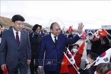 Le Président Nguyên Xuân Phuc visite la province de Gyeonggi. Photo: VNA