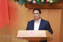 Le Premier ministre Pham Minh Chinh préside une conférence en ligne entre le gouvernement et les localités et la réunion périodique de mars du gouvernement. Photo : VNA.