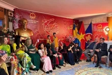 L'ambassade du Vietnam en Suède et en Lettonie a organisé le 11 janvier à Stockholm une rencontre sur le thème Printemps au pays natal 2025 à l'occasion du Nouvel An lunaire (Têt). Photo: VNA 