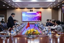 Des représentants du ministère vietnamien des Sciences et des Technologies, du ministère australien des Affaires étrangères et du Commerce, de l’UTS, de Nokia et du Centre national d’innovation ont travaillé ensemble à l’Académie des technologies de la poste et des télécommunications (PTIT) le 20 mars 2025. Photo : TTO