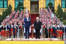 Vietnam : Cérémonie d'accueil officiel en l'honneur du Président américain Joe Biden