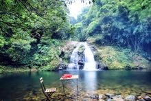 Chaque niveau de la cascade de Khe Tiên a sa propre beauté. Photo : baoquangninh.vn