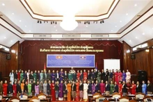 Des députées vietnamiennes et lao lors de l’atelier. Photo : VNA
