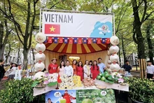 Des spécialités vietnamiennes présentés au Festival des Ambassades 2023. Photo : VNA.