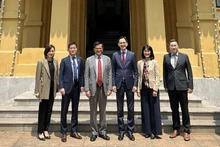 Le vice-ministre des Affaires étrangères Dô Hùng Viêt, a reçu Nikhil Seth, sous-secrétaire général des Nations Unies et directeur général de l’Institut des Nations unies pour la formation et la recherche. Photo : baoquocte