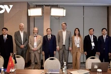 Le président de l’Assemblée nationale Trân Thanh Mân rencontre, Peter de Roover, président de la Chambre basse belge et Vincent Blondel, président du Sénat belge.