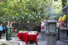 Cérémonie pour rendre hommage aux héros de Gac Ma à Khanh Hoa. Photo : VNA.