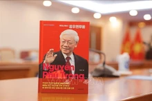 Couverture du livre "Le secrétaire général du Parti communiste du Vietnam (PCV), Nguyên Phu Trong" de l’écrivain sud-coréen Cho Chul-hyeon. Photo : VNA.