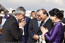 Le Président Nguyên Xuân Phuc et son épouse et une délégation de haut rang du Vietnam quittent la Thaïlande, terminant la visite officielle dans le pays et la participation à la 29e réunion des dirigeants économiques de l’APEC. Photo : VNA