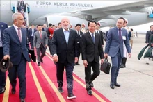 Le président brésilien Luiz Inácio Lula da Silva est arrivé à Hanoï jeudi après-midi 27 mars, entamant sa visite d'État de trois jours au Vietnam. Photo : VNA. 