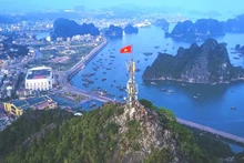 La montagne Bai Tho dans la ville de Ha Long. Photo: VNA