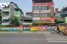 La peinture murale embellit toute la digue. Photo : VOV.