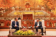 Le président du Comité populaire de Hanoï, Trân Sy Thanh, et le président de la région italienne de la Lombardie, Attilio Fontana. Photo : Hanoimoi.vn
