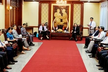 La consule générale des États-Unis à Hô Chi Minh-Ville, Susan Burns, en visite de travail à An Giang. Photo : baoangiang.