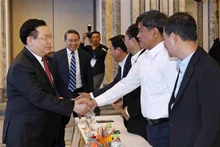 Le Président de l'Assemblée nationale, Vuong Dinh Huê, assiste le 2 mars au lancement du plan directeur jusqu'en 2045 de la nouvelle zone urbaine de Cam Lâm. Photo : VNA.
