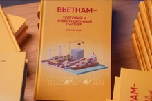 Couverture du "Livre de recherche : Vietnam - Partenaire de commerce et d'investissement". Photo : VNA