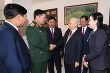 Le Secrétaire général du Parti Nguyên Phu Trong et les autorités de la province de Thai Nguyên. Photo: VNA