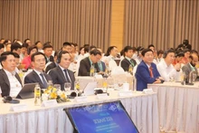 Le vice-Premier ministre Trân Luu Quang (3e à partir de la gauche) lors du Sommet Vietnam-Asie sur la transformation numérique (DX) 2024. Photo: VNA