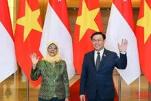 Le Président de l’Assemblé nationale vietnamienne Vuong Dinh Huê et a Présidente singapourienne Halimah Yacob. 