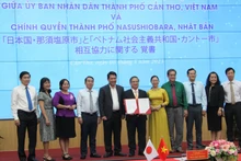 La cérémonie de signature en ligne d’un protocole d’accord de coopération entre Can Tho et Nasushiobara. Photo : laodong.com.vn