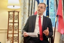 L'ambassadeur de France au Vietnam Olivier Brochet. Photo : VNA
