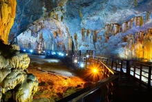 La baie de Ha Long est classée première sur la liste des 16 merveilles du patrimoine mondial de l'UNESCO les plus appréciées en Asie du Sud-Est. Photo : VNA.