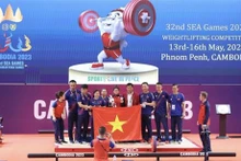 SEA Games 32 : une médaille d'or de plus pour l'équipe d'escrime du Vietnam