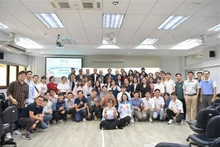 L'Association des étudiants vietnamiens en Thaïlande a organisé le 14 janvier, à l'Université Chulalongkorn de Bangkok un échange pour fêter la Journée traditionnelle des élèves et étudiants vietnamiens, le 74e anniversaire de la fondation de l’Association des étudiants vietnamiens (le 9 janvier) et le Nouvel An lunaire du Dragon 2024. Photo : VNA.