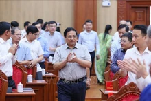 Le Premier ministre Pham Minh Chinh lors de la séance de travail avec la permanance du Comité du Parti de la province de Kon Tum. Photo: VNA